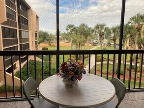 3006 Caring Way, Unit #306 in Port Charlotte, FL - Foto de edificio - Building Photo
