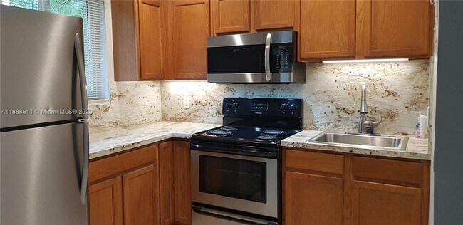 property at 818 SW 4th St