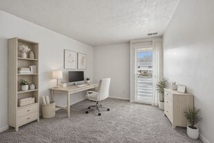 Somerford Square Apartments in Lancaster, OH - Building Photo