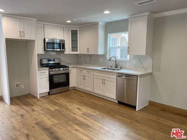 5151 Nagle Ave in Los Angeles, CA - Building Photo - Building Photo