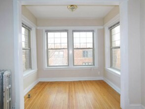 553 Elmwood Ave, Unit 52-2 in Evanston, IL - Foto de edificio - Building Photo
