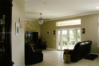 1096 Fairfield Meadows Dr in Weston, FL - Building Photo - Building Photo