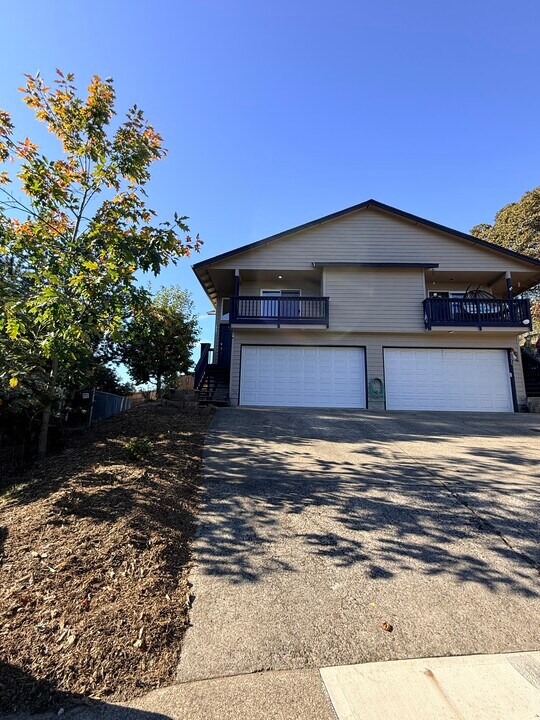 1545 Fircrest Ct SE in Salem, OR - Building Photo