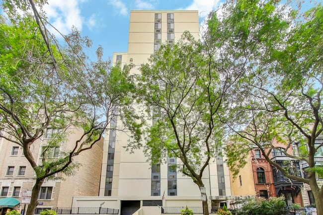 property at 1339 N Dearborn St