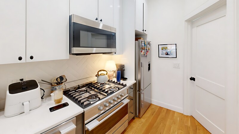18 Grove St, Unit 4 in Boston, MA - Foto de edificio