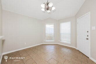 605 Crestview Ct in Saginaw, TX - Foto de edificio - Building Photo