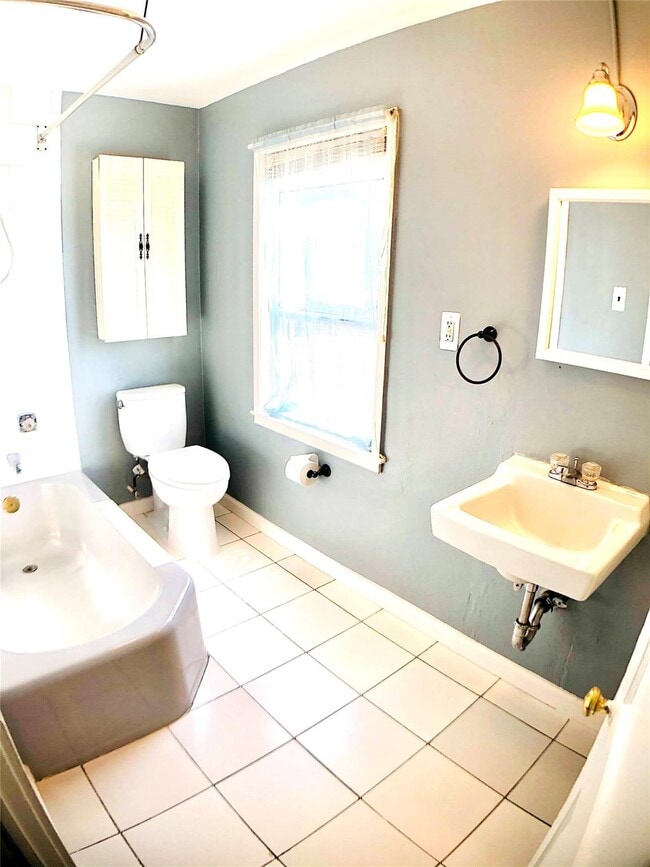 10 Park Pl in Floral Park, NY - Building Photo - Building Photo