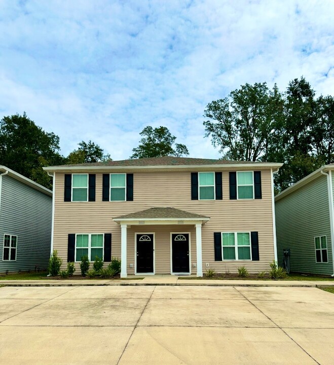 2221 Cedarbrook Ct in Tallahassee, FL - Building Photo