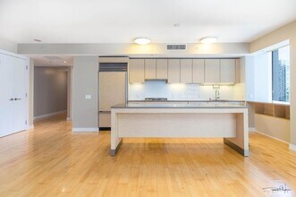 301 Mission St, Unit 24A in San Francisco, CA - Building Photo - Building Photo