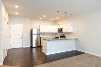 M34 Apartments in Omaha, NE - Building Photo - Interior Photo
