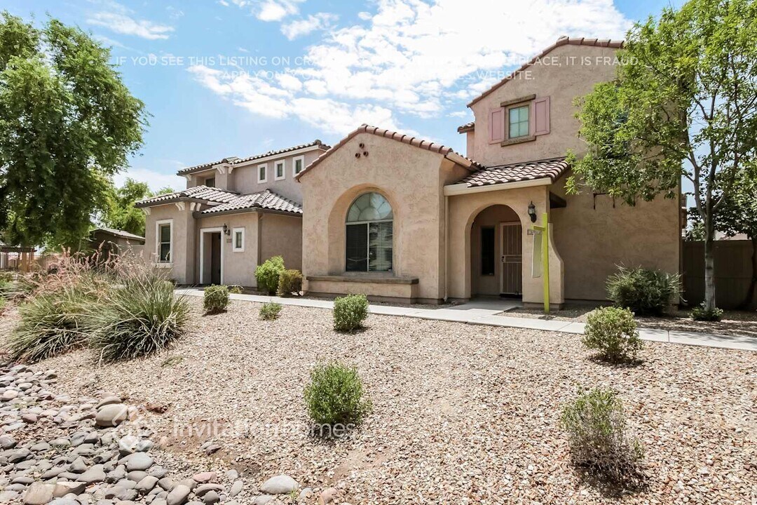 8329 W Lewis Ave in Phoenix, AZ - Foto de edificio