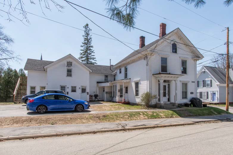 8 Green St in Pittsfield, NH - Building Photo