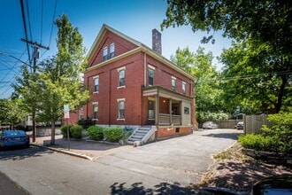 270 Brackett St in Portland, ME - Building Photo - Building Photo