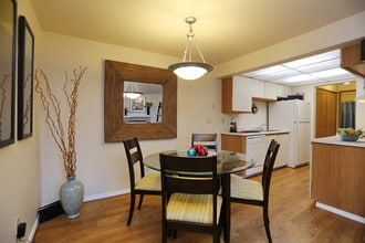 Ballinger Commons Apartments in Shoreline, WA - Building Photo - Interior Photo
