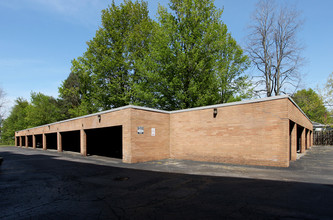 Sandcrest Apartments in Willoughby, OH - Building Photo - Building Photo