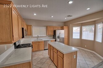 2322 Heavenly Lights Ave in Las Vegas, NV - Foto de edificio - Building Photo