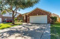 2243 Waxwing Dr in League City, TX - Building Photo - Building Photo