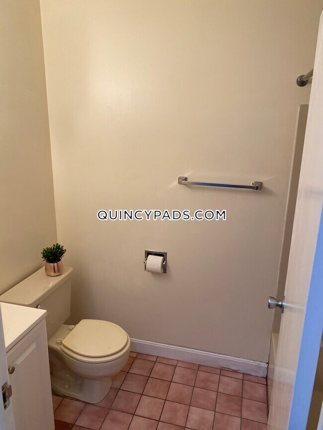 35 Des Moines Rd-Unit -209 in Quincy, MA - Building Photo - Building Photo