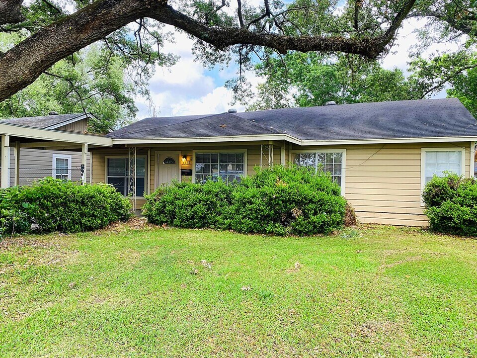 5535 S Kenneth Ave in Beaumont, TX - Building Photo