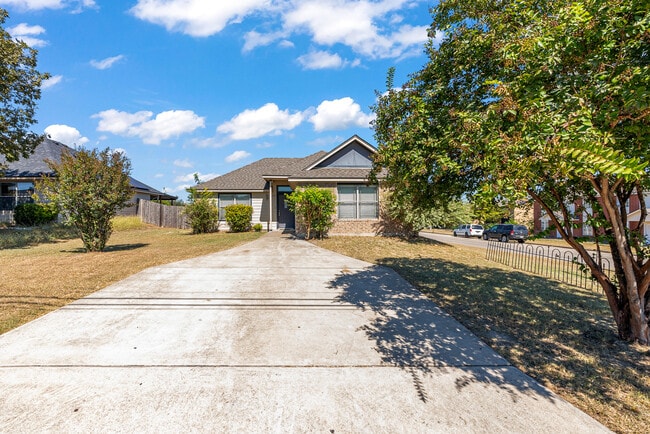 2504 Saulsbury Dr