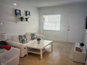100 Sunrise Dr in Miami, FL - Building Photo - Building Photo