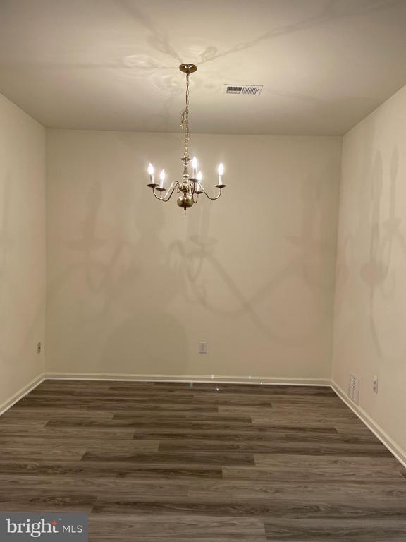 107 Warwick Rd in West Windsor Township, NJ - Foto de edificio - Building Photo