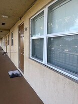 406 Lakeside Dr in Margate, FL - Building Photo