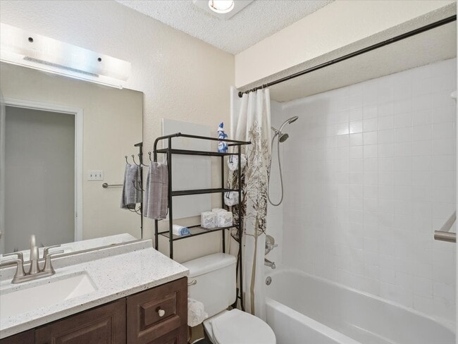 6412 Tammy Ct in Watauga, TX - Foto de edificio - Building Photo