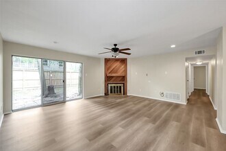 67 Marabou Pl in The Woodlands, TX - Foto de edificio - Building Photo