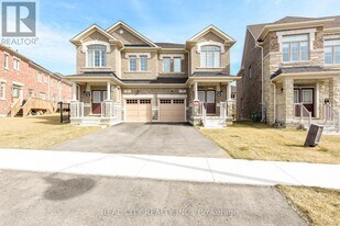 38 Silver Mdw Gdns in Hamilton, ON - Building Photo