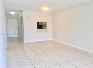 9970 SW 88th St in Miami, FL - Building Photo - Building Photo