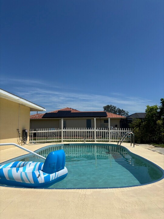 2268 Abscott St in Port Charlotte, FL - Building Photo