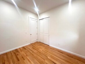 537 E 5th St, Unit 2 in Brooklyn, NY - Building Photo - Building Photo