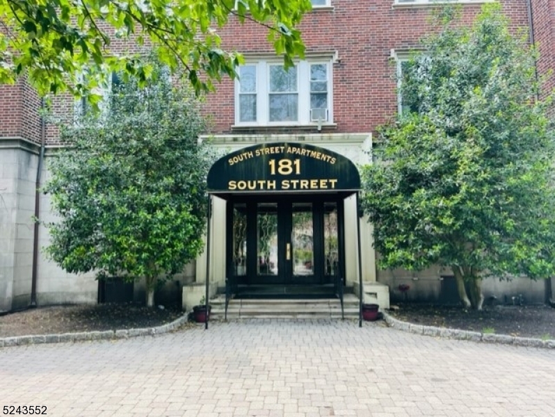 183 South St-Unit -D4 in Morristown, NJ - Foto de edificio