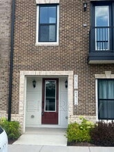 42710 Darala Dr in Ashburn, VA - Building Photo - Building Photo