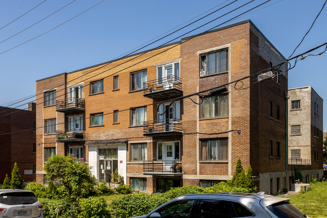 4155 Dupuis Av in Montréal, QC - Building Photo