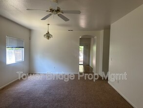 3163 White Fish Bay St in West Sacramento, CA - Building Photo - Building Photo