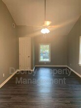 2408 Cres Club Dr in Chattanooga, TN - Foto de edificio - Building Photo