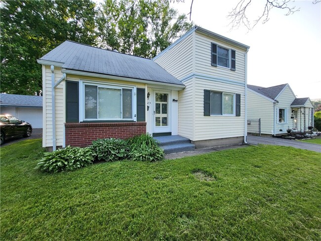 223 Glenbrook Rd in Rochester, NY - Building Photo - Building Photo