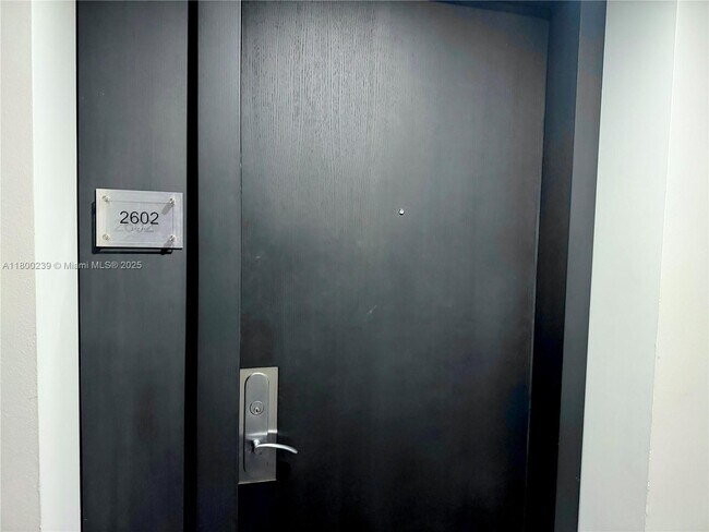 1800 S Ocean Dr in Hallandale Beach, FL - Foto de edificio - Building Photo