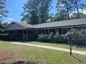 114 Cardinal Dr S in Wilmington, NC - Building Photo
