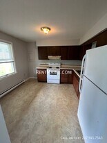 202 Main Rd in Holden, ME - Building Photo