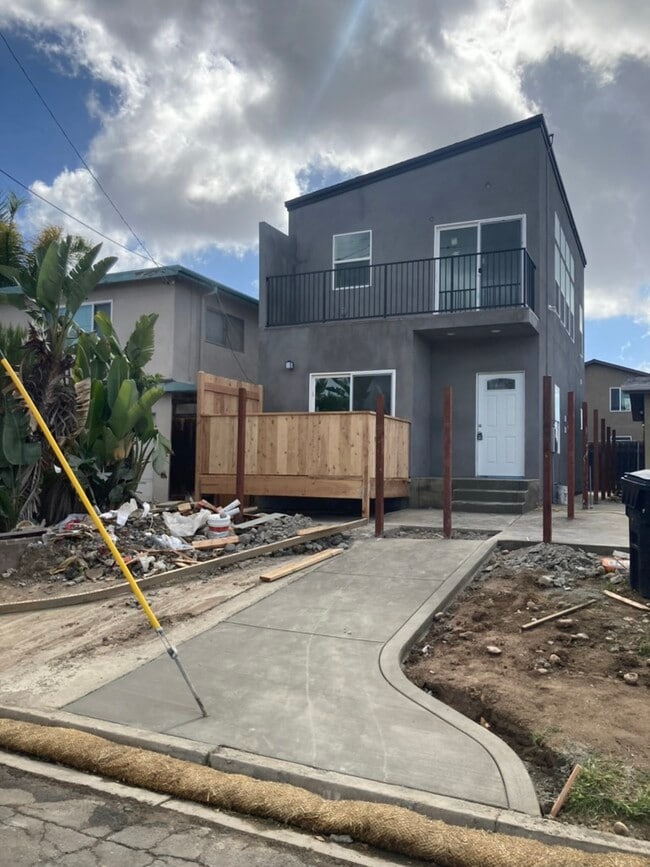 5214 Catoctin Dr in San Diego, CA - Foto de edificio - Building Photo