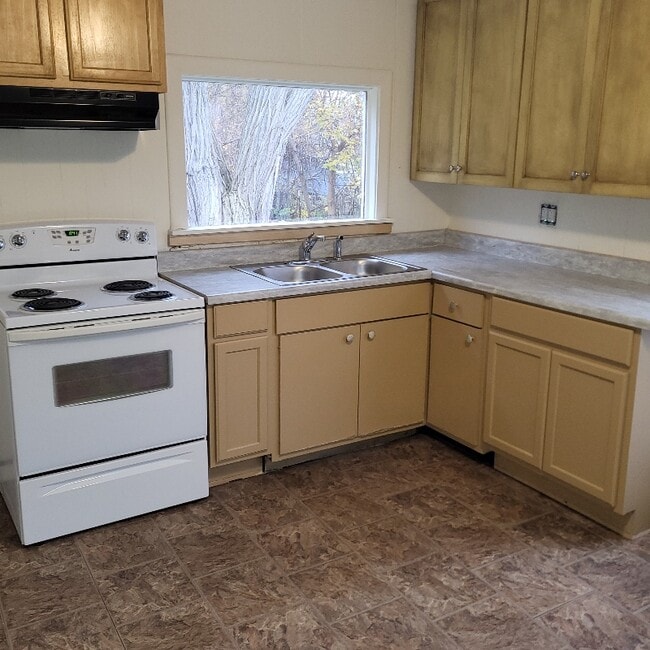 1322 E Napier Ave in Benton Harbor, MI - Foto de edificio - Building Photo