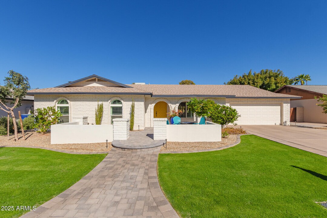2032 E Pegasus Dr in Tempe, AZ - Building Photo