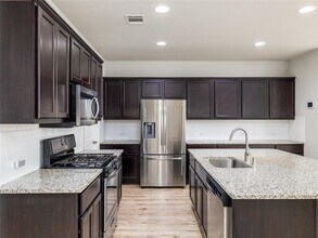 121 Struss dr in Georgetown, TX - Foto de edificio - Building Photo