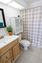 9326 Twin Trails Drive, Unit 204 in San Diego, CA - Foto de edificio - Building Photo