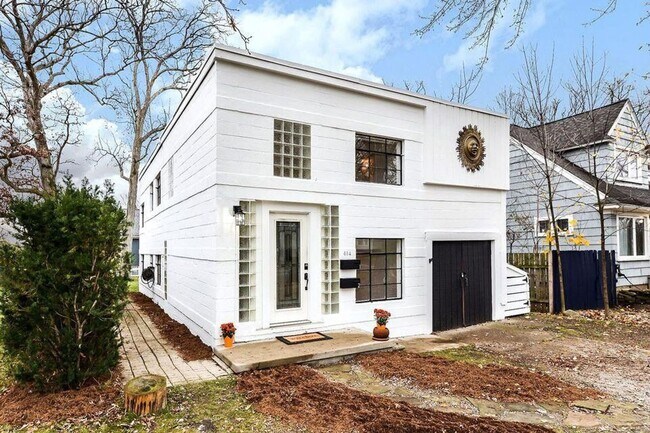property at 814 Pauline Blvd