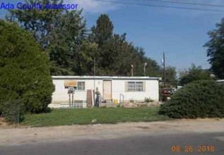 304 E 45th St in Garden City, ID - Building Photo - Building Photo