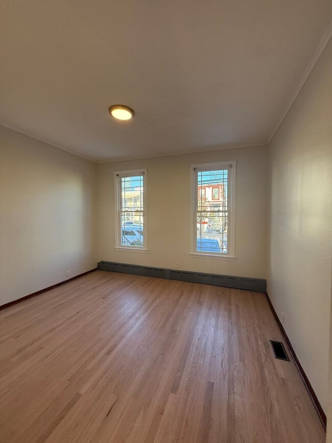 111 19th St, Unit 1st floor in Union City, NJ - Foto de edificio - Building Photo